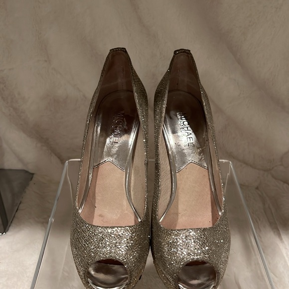 Michael kors wedge silver sparkling shoes with 4” heel size 6 1/2 - Picture 3 of 4